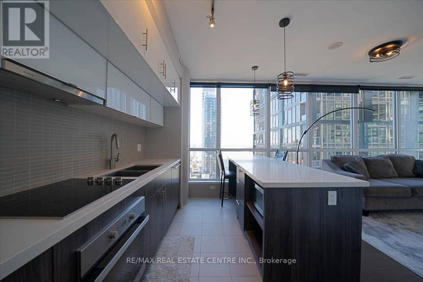 2808 - 8 Mercer Street — photo 5 of 26