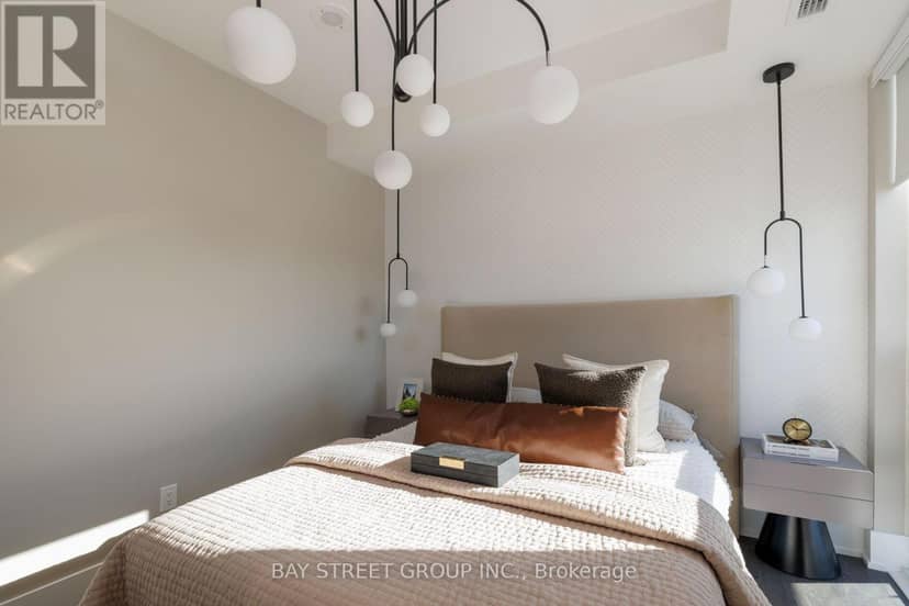 405 - 80 Vanauley Street — photo 33 of 40