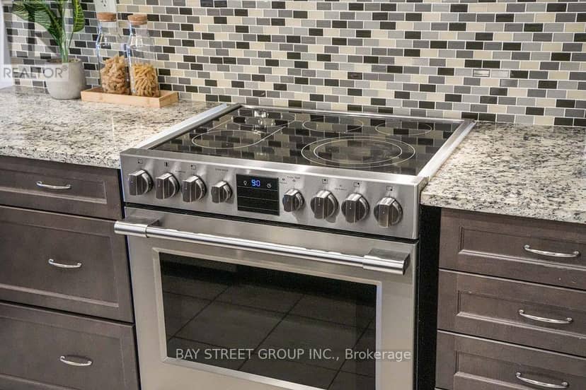 38 Port Arthur Crescent — photo 9 of 38