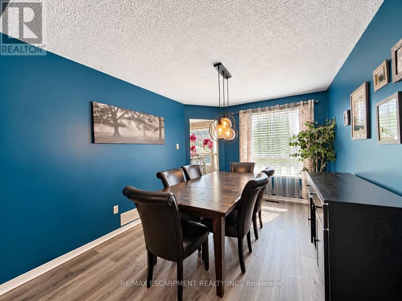 35 Gerald Crescent — photo 10 of 40
