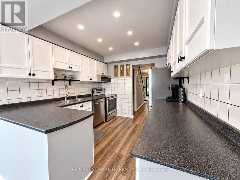 35 Gerald Crescent — photo 12 of 40