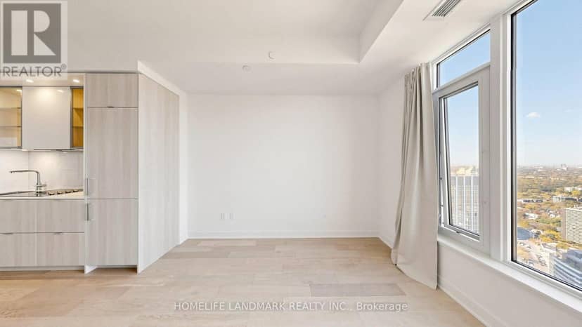 4803 - 11 Yorkville Avenue — photo 16 of 40