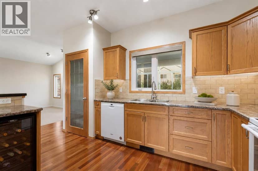 1207 Westmount Drive — photo 16 of 40
