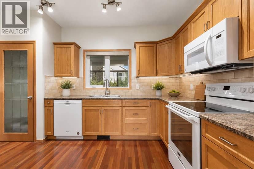 1207 Westmount Drive — photo 17 of 40