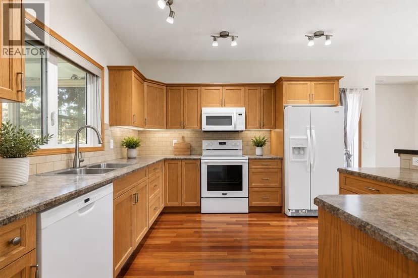 1207 Westmount Drive — photo 14 of 40