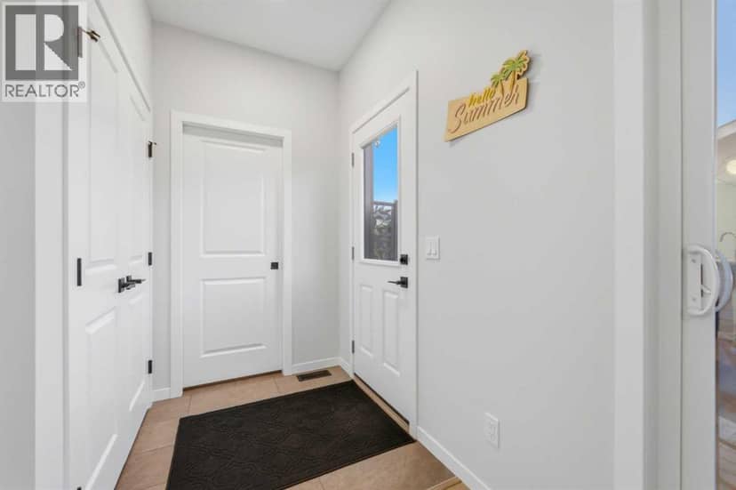 15113 37 Street SW — photo 15 of 40