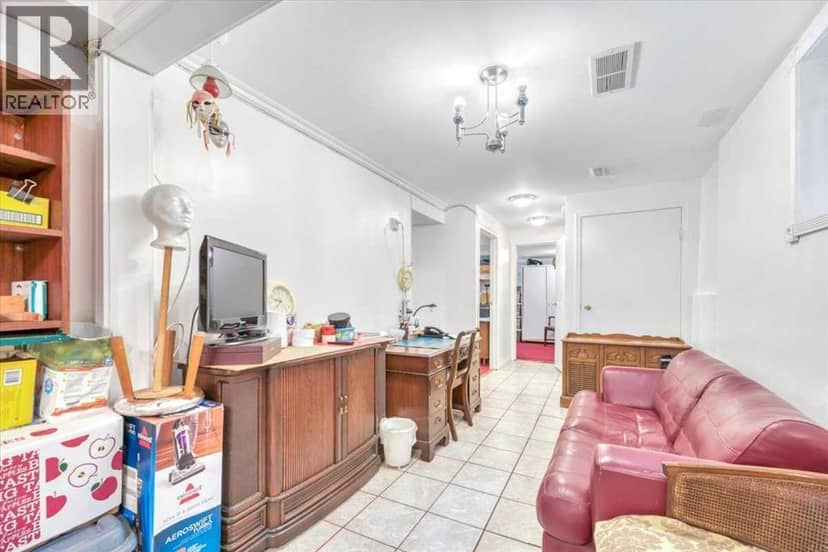 3531 42 Street NE — photo 17 of 32