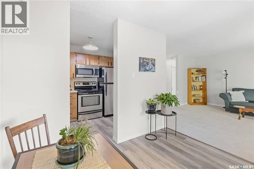303 302 Tait CRESCENT — photo 13 of 31