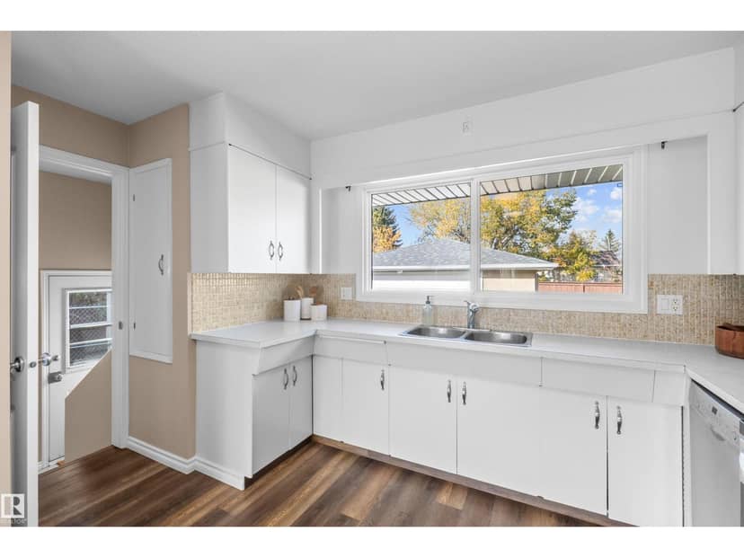 10420 36A AV NW — photo 14 of 40