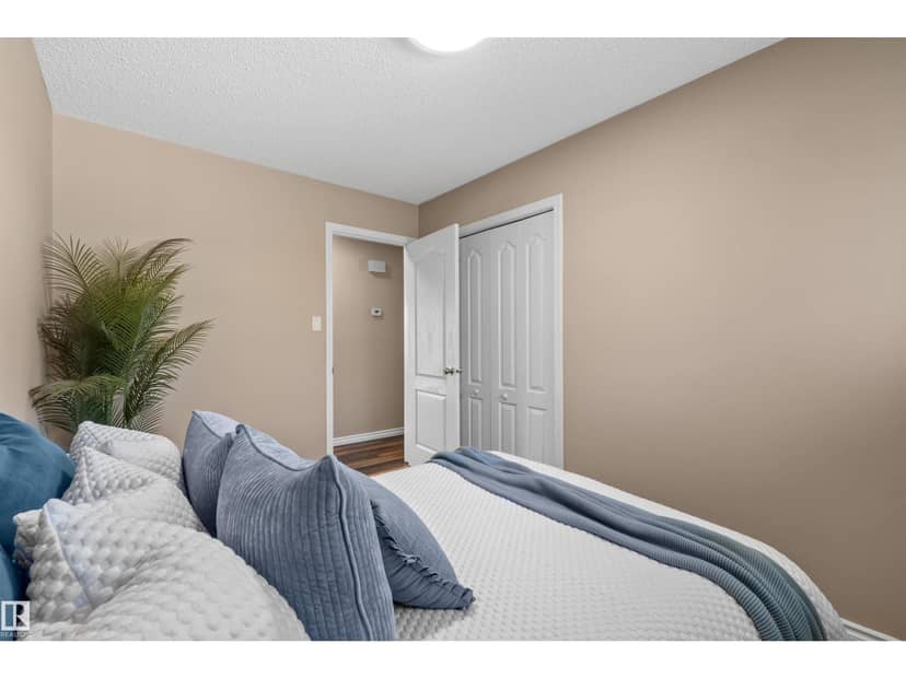 10420 36A AV NW — photo 33 of 40