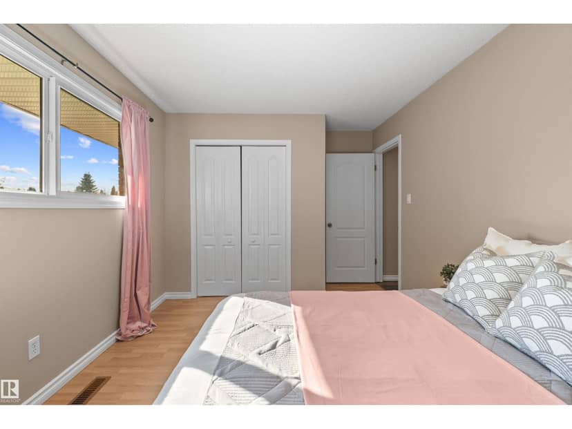 10420 36A AV NW — photo 37 of 40