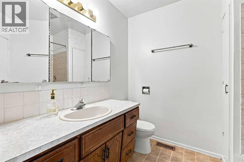 529 28 Avenue NW — photo 22 of 40