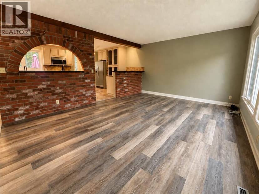 94 Redwood Meadows Drive — photo 10 of 40