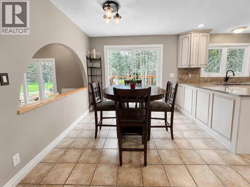 94 Redwood Meadows Drive — photo 13 of 40
