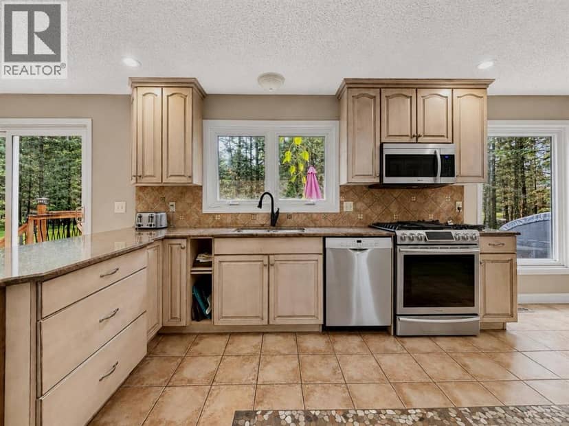 94 Redwood Meadows Drive — photo 17 of 40