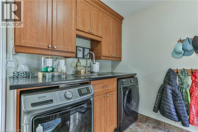 66 LISGAR Avenue — photo 22 of 40