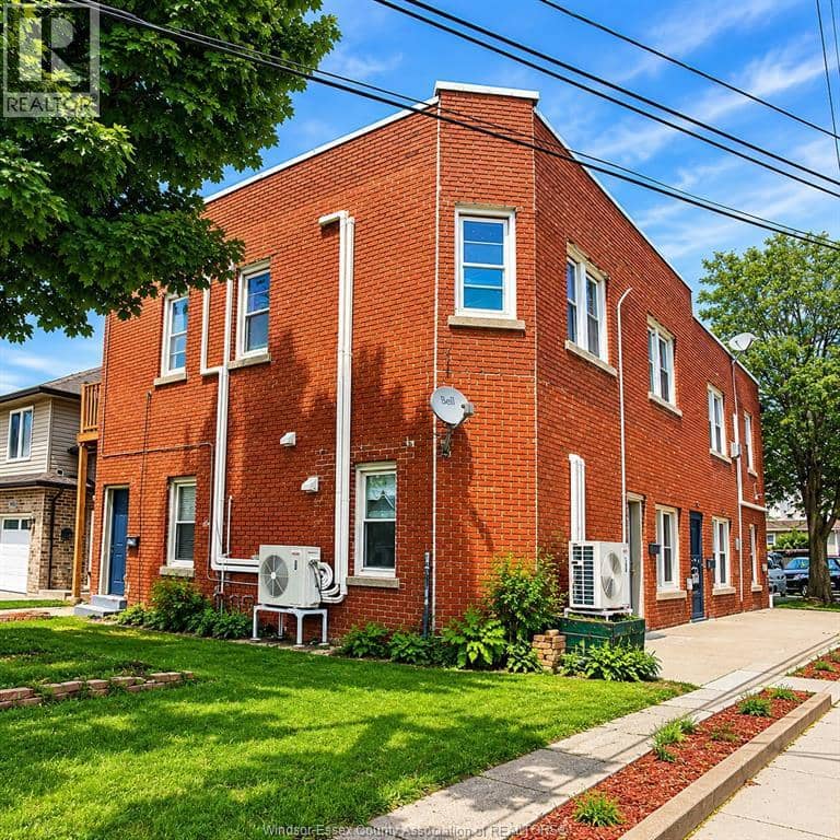800-808 SHEPHERD STREET East — photo 2 of 34
