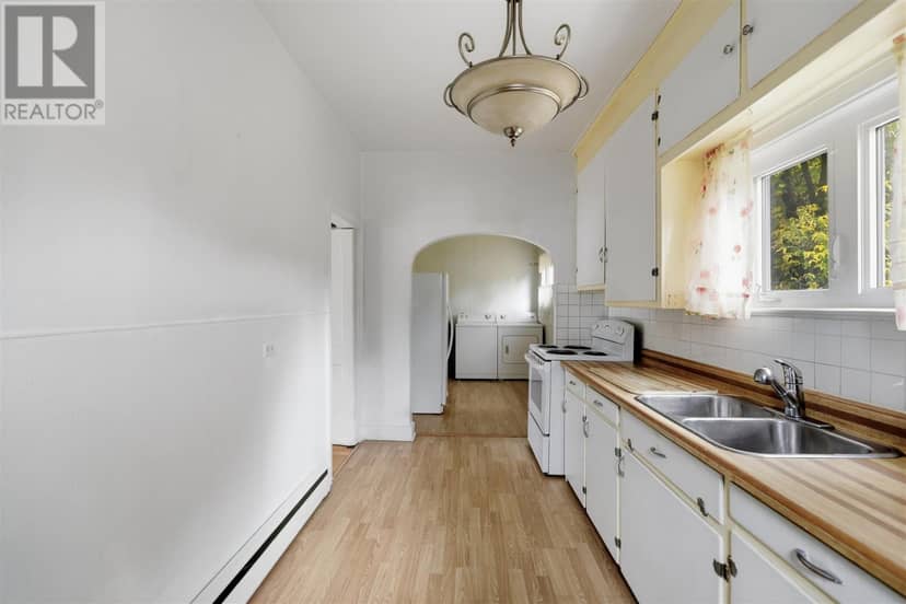 148 Walnut ST — photo 8 of 40