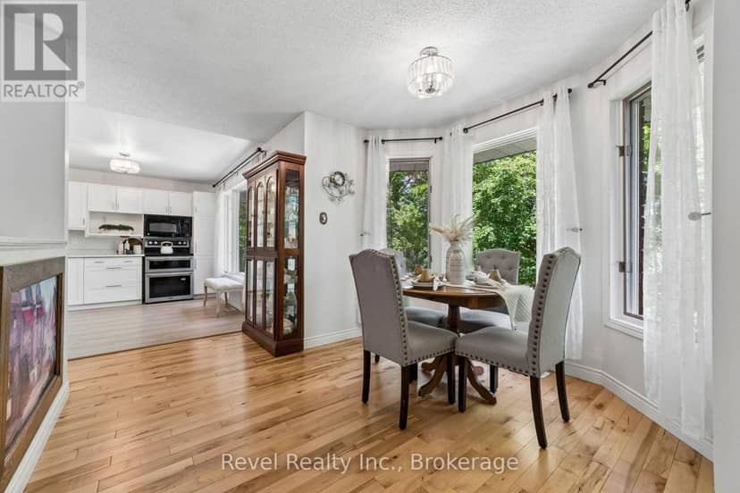 18 Bessie Avenue S — photo 16 of 40