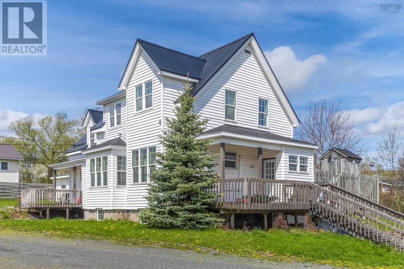 102 North Foord Street — photo 1 of 38