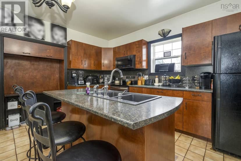 102 North Foord Street — photo 7 of 38