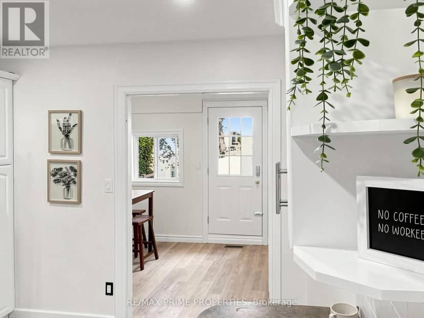 18 Dentonia Park Avenue — photo 13 of 40