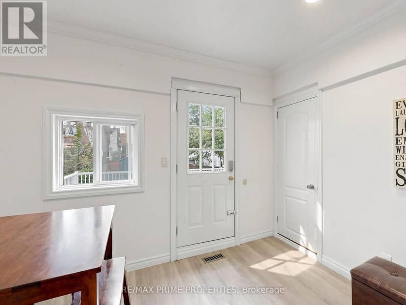 18 Dentonia Park Avenue — photo 15 of 40