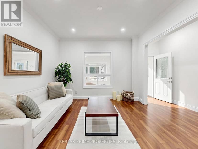 18 Dentonia Park Avenue, Toronto, photo 2
