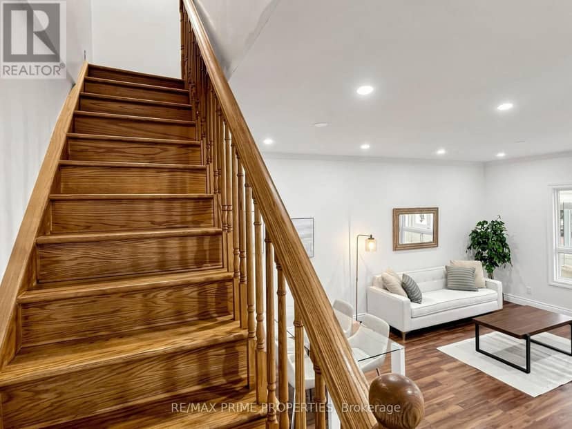 18 Dentonia Park Avenue — photo 23 of 40
