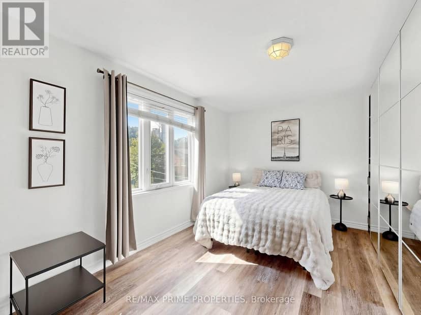 18 Dentonia Park Avenue — photo 24 of 40