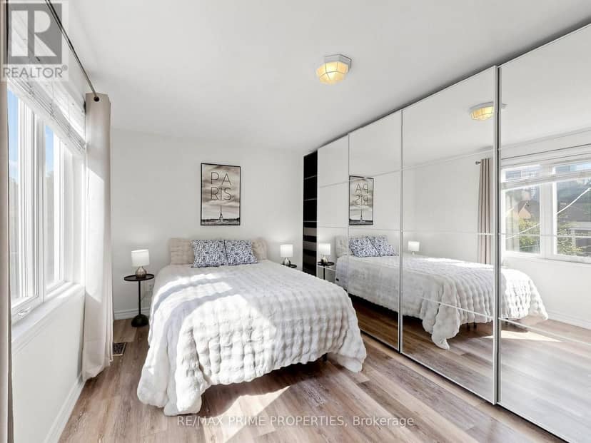 18 Dentonia Park Avenue — photo 25 of 40