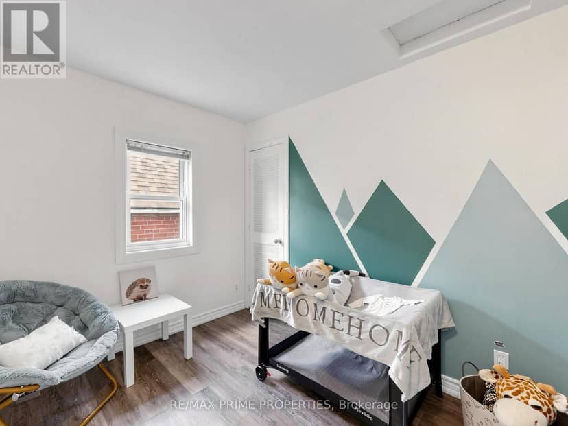 18 Dentonia Park Avenue — photo 27 of 40