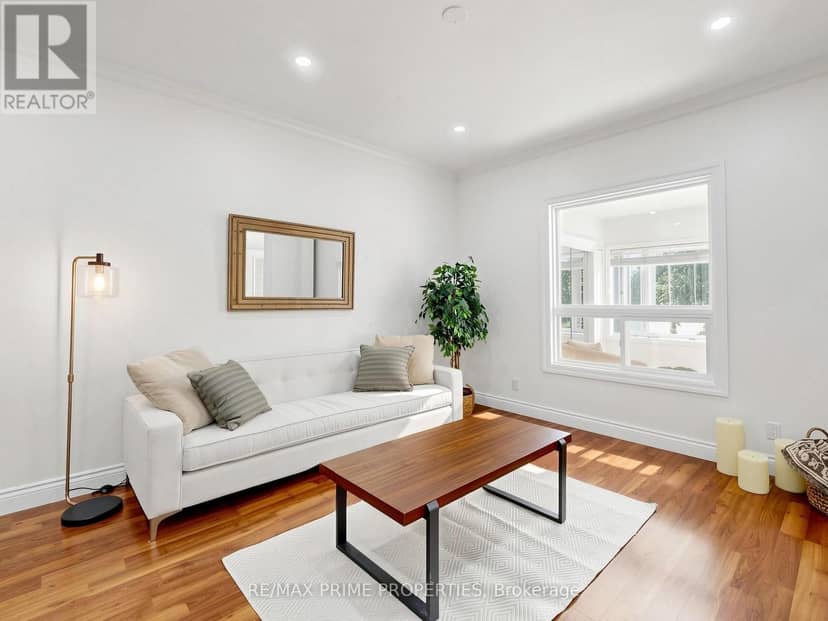 18 Dentonia Park Avenue, Toronto, photo 3