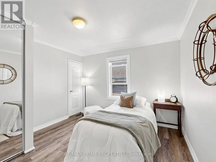 18 Dentonia Park Avenue — photo 31 of 40