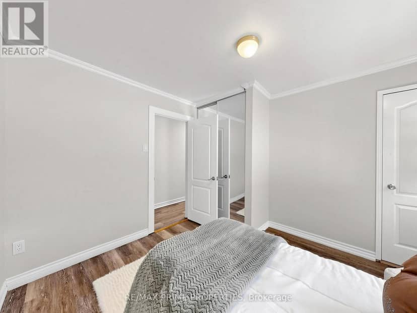 18 Dentonia Park Avenue — photo 32 of 40