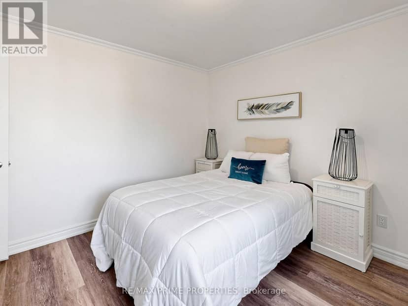 18 Dentonia Park Avenue — photo 34 of 40