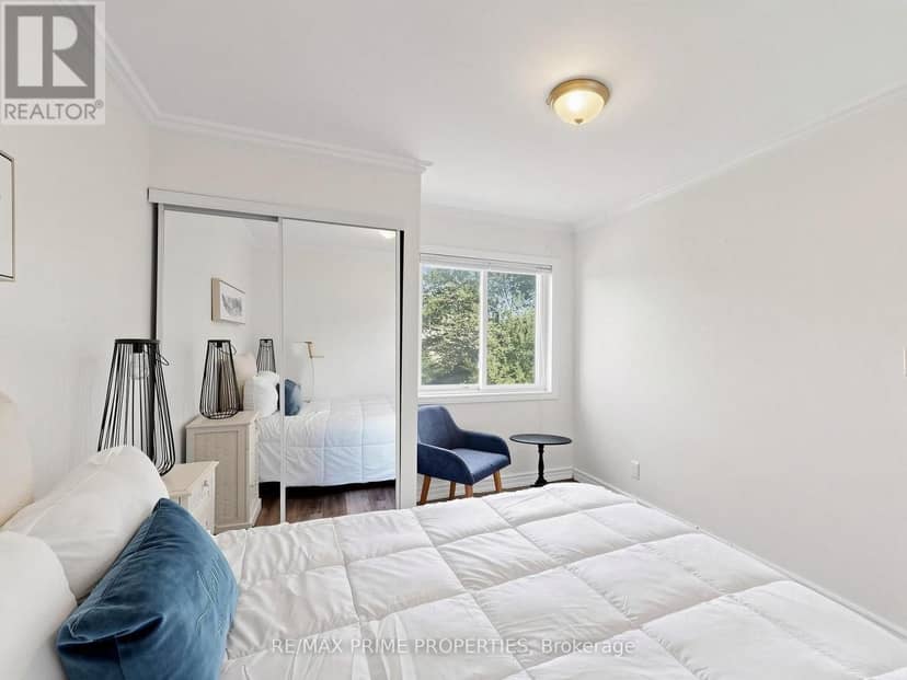 18 Dentonia Park Avenue — photo 35 of 40