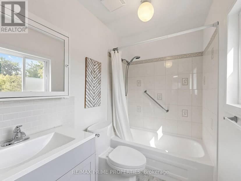 18 Dentonia Park Avenue — photo 36 of 40