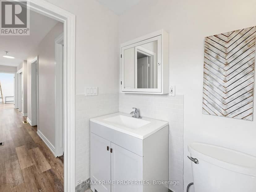 18 Dentonia Park Avenue — photo 37 of 40