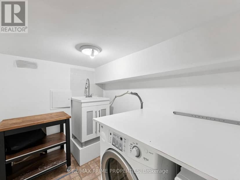 18 Dentonia Park Avenue — photo 38 of 40
