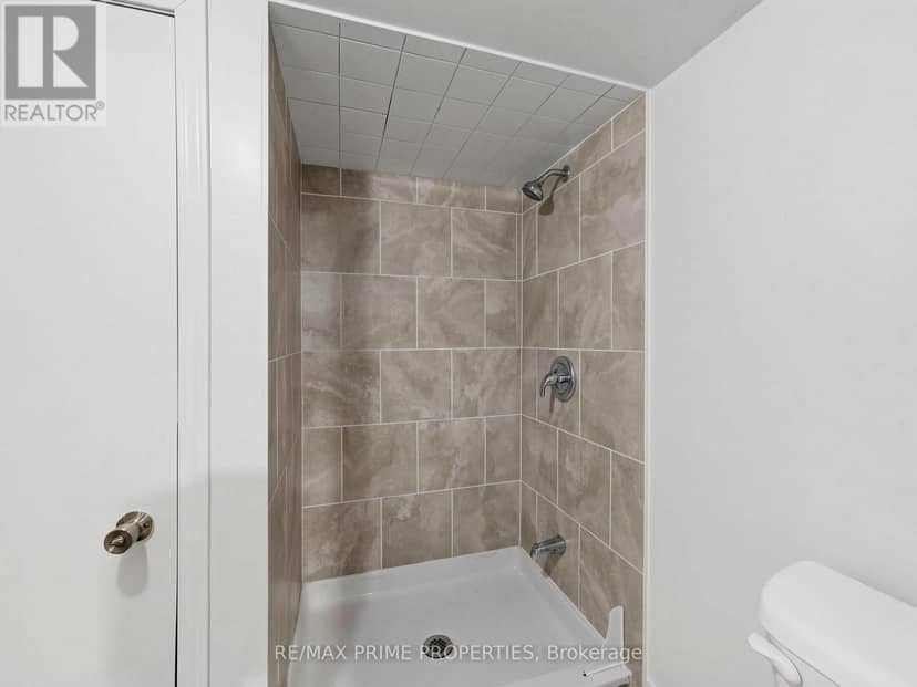 18 Dentonia Park Avenue — photo 39 of 40
