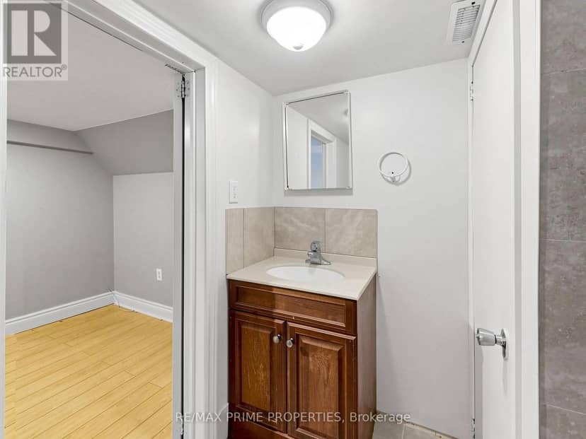 18 Dentonia Park Avenue — photo 40 of 40