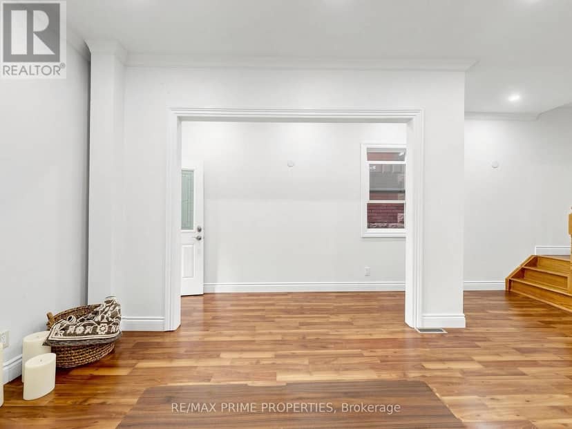 18 Dentonia Park Avenue, Toronto, photo 5