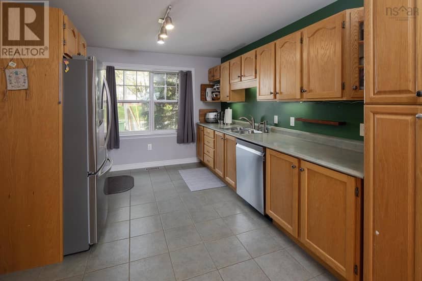 3836 Memorial Drive — photo 9 of 37