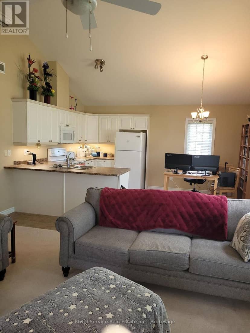 102 - 325 Densmore Road, Cobourg, photo 5