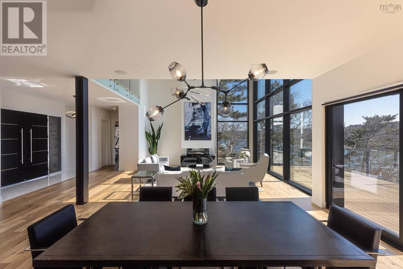 1160 Rockcliffe Street — photo 14 of 40