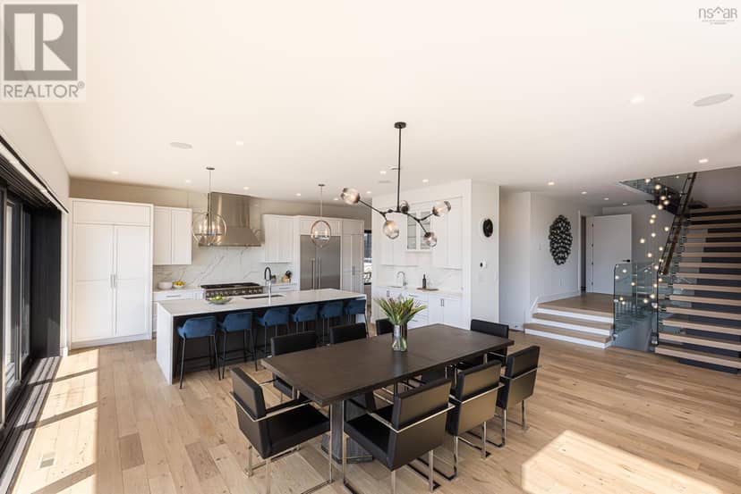 1160 Rockcliffe Street — photo 18 of 40