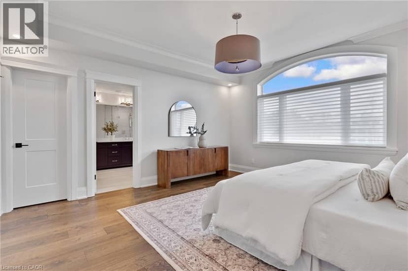 12 GEORGE Street — photo 18 of 35