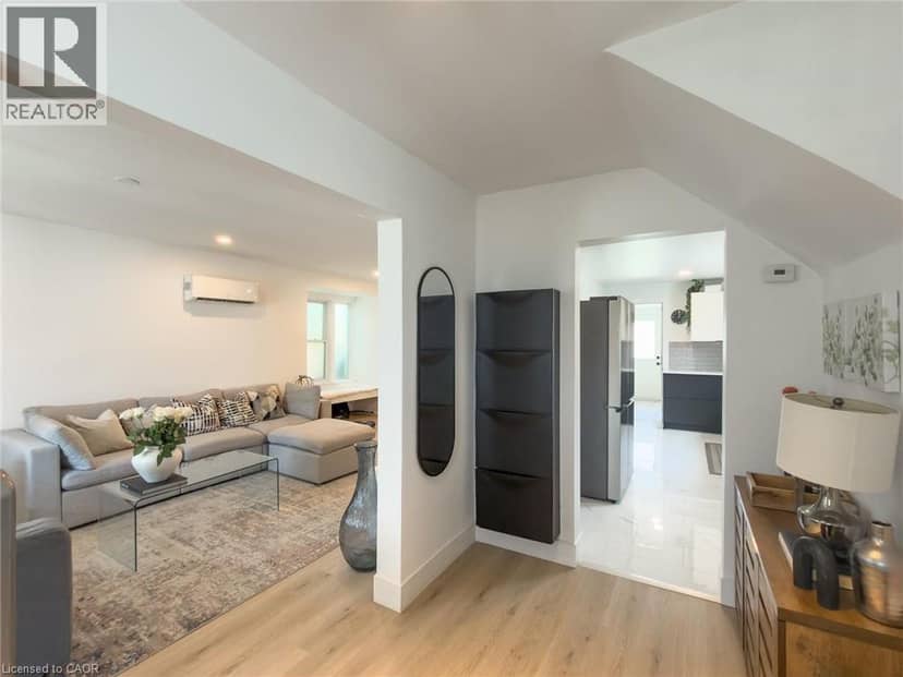 32 LORNE Street — photo 12 of 32