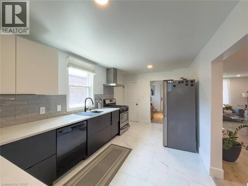 32 LORNE Street — photo 18 of 32